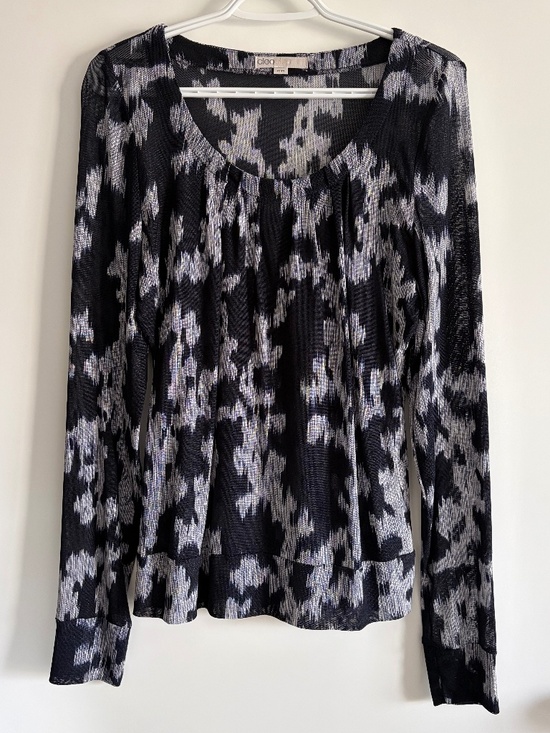 cleo Tops - EUC Cleo Abstract Print Long-Sleeve Blouse Round Neckline in Navy/White Medium